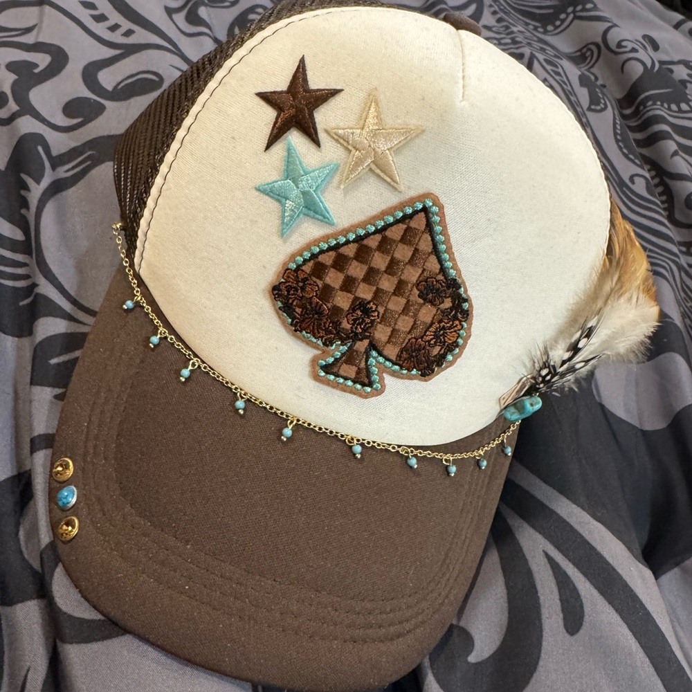 Brown and Cream Trucker Hat with Spade Design